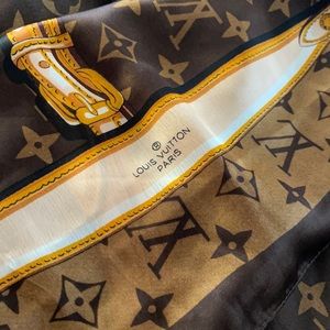 🔥 Louis Vuitton Scarf 🔥